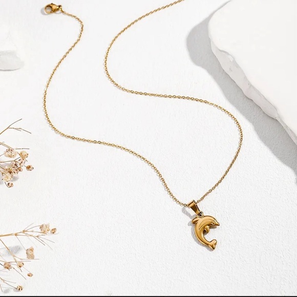 Sweet Dolphin 304 Stainless Steel Plating 18K Gold Plated Pendant Necklace - Picture 5 of 9